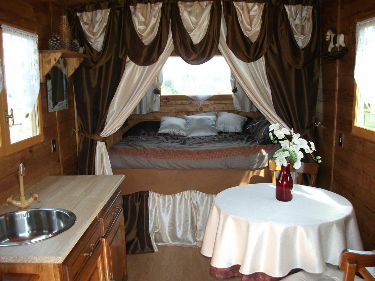 Les Roulottes Des Songes De L'Authie Bed & Breakfast Boufflers Bagian luar foto