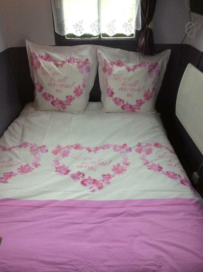 Les Roulottes Des Songes De L'Authie Bed & Breakfast Boufflers Bagian luar foto